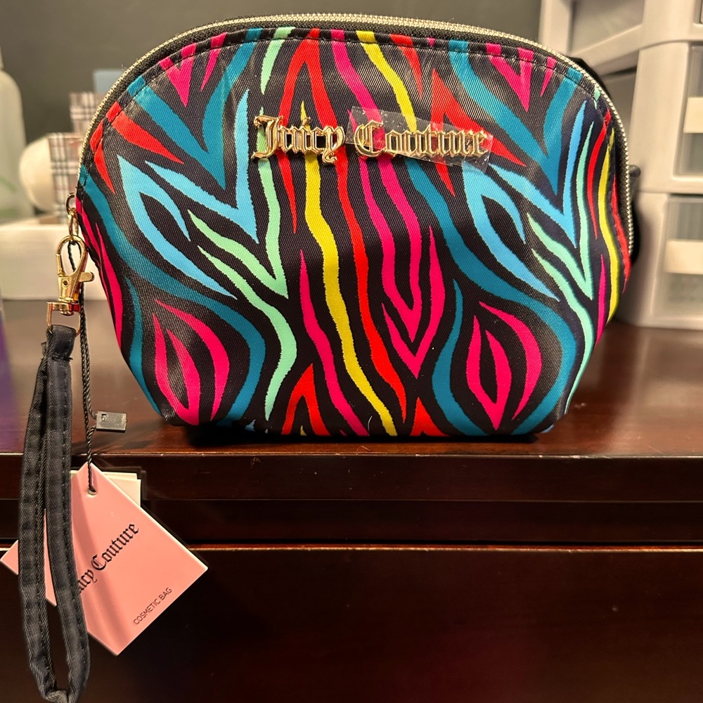 New Juicy couture wrist pouch & reusable bottle